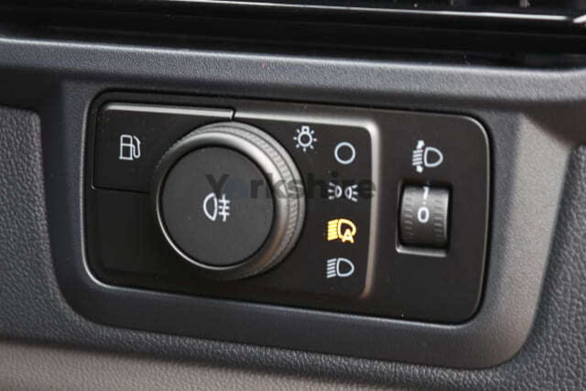 This is the Transit 320 Custom L1H1 DCiV Sport Hybrid vehicle.